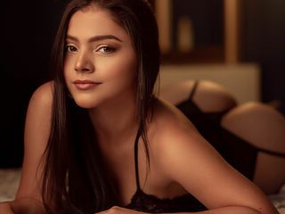 Live porn cam model AlessiaRouu on Live Sex Awards