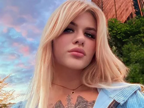 Live porn cam model CassyBenard on Live Sex Awards