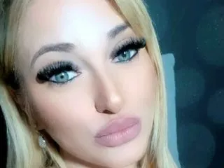 Live porn cam model JuliaTenesse on Live Sex Awards