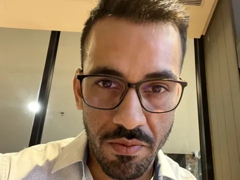 Live porn cam model LuckyShah on Live Sex Awards