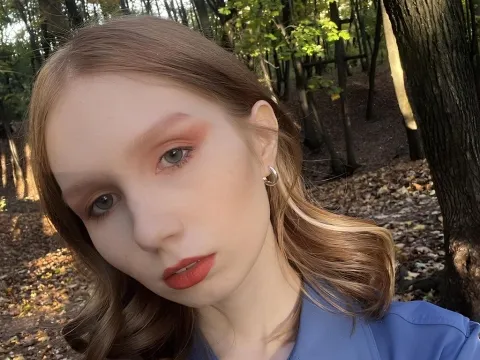 Live porn cam model LunaLittleLuster on Live Sex Awards