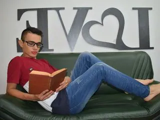 Live porn cam model MatthewLewis on Live Sex Awards