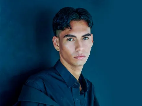 Live porn cam model MaxDavon on Live Sex Awards